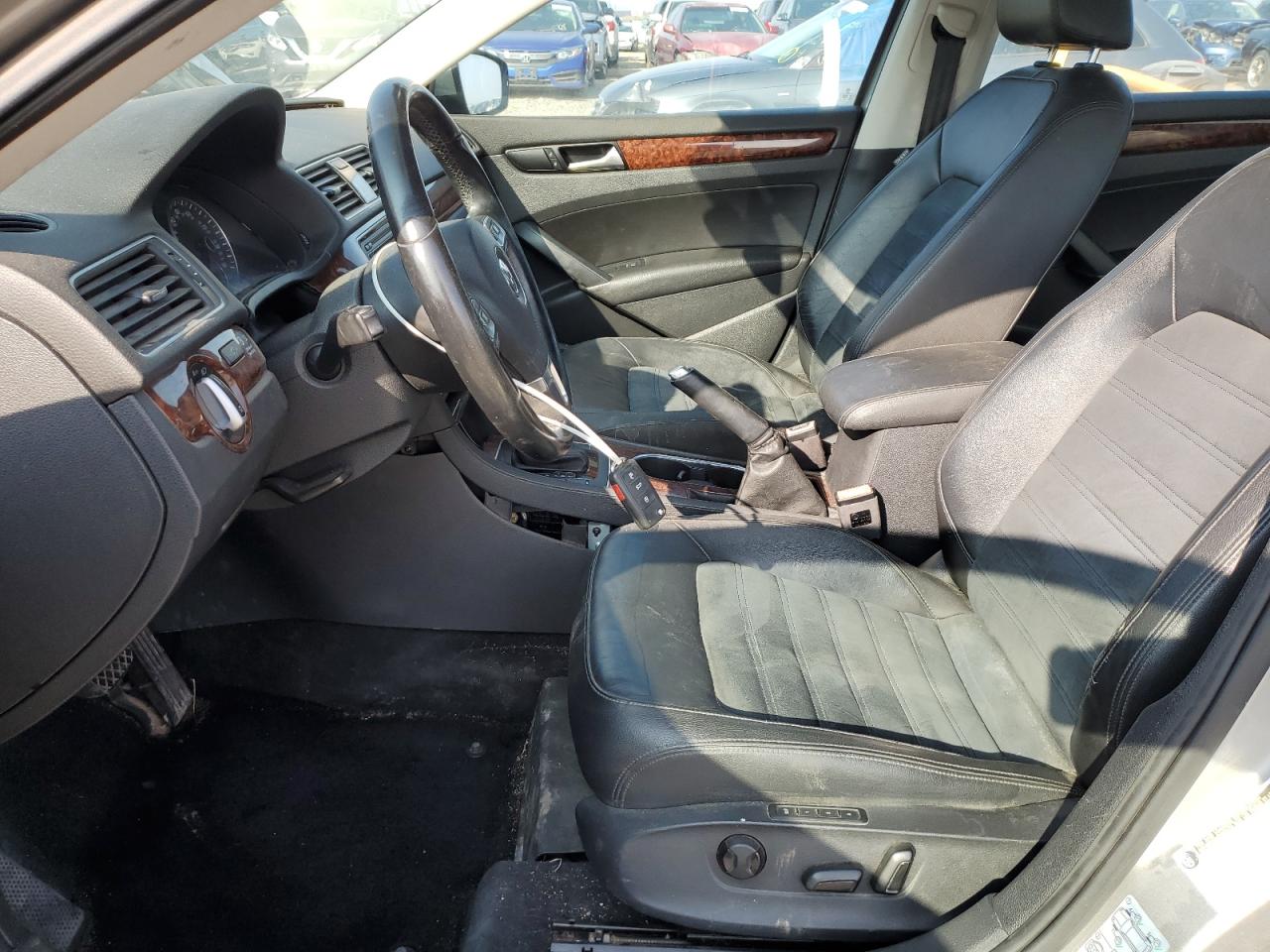 Volkswagen Passat Sel Image 5