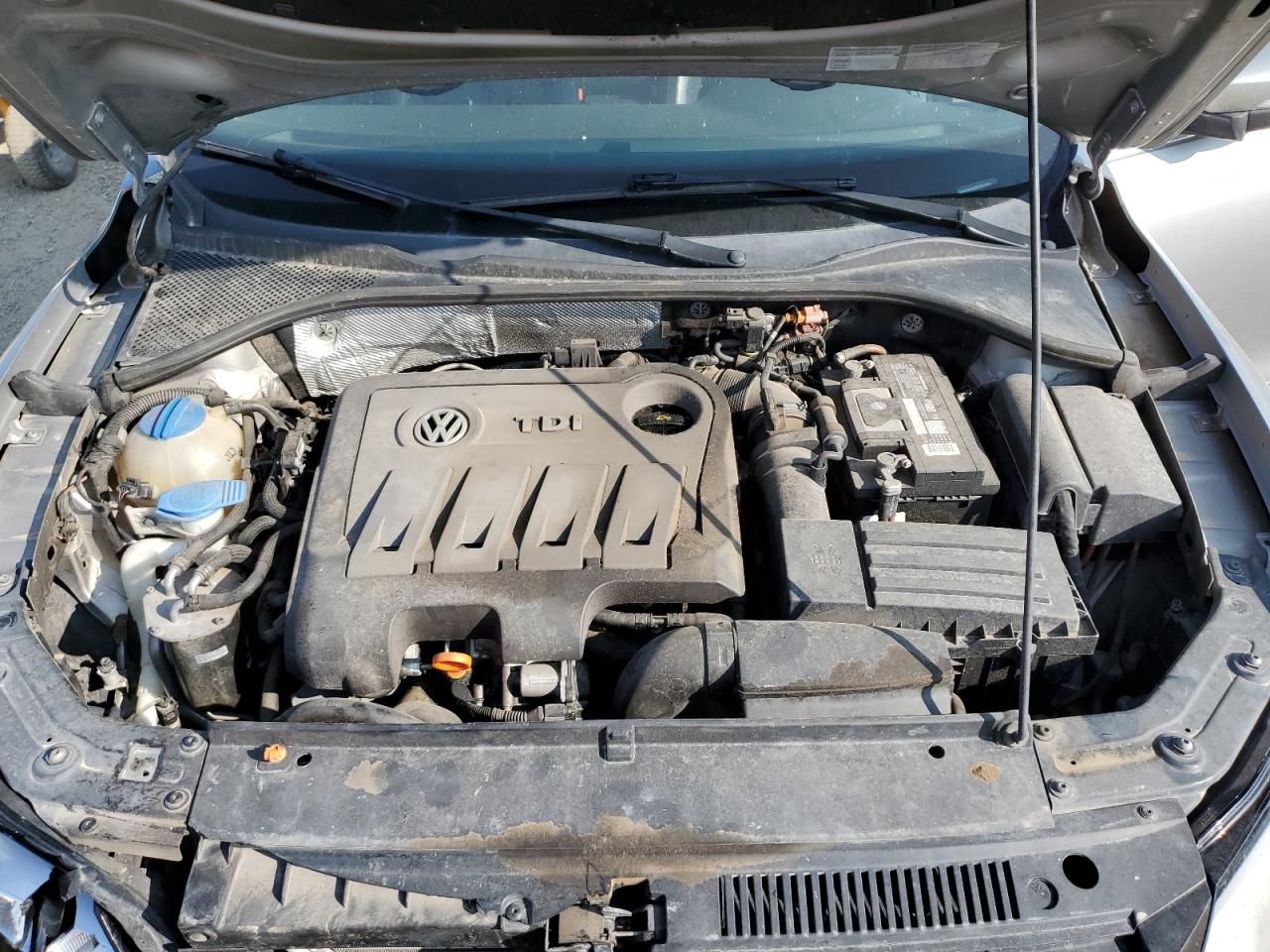 Volkswagen Passat Sel Image 11