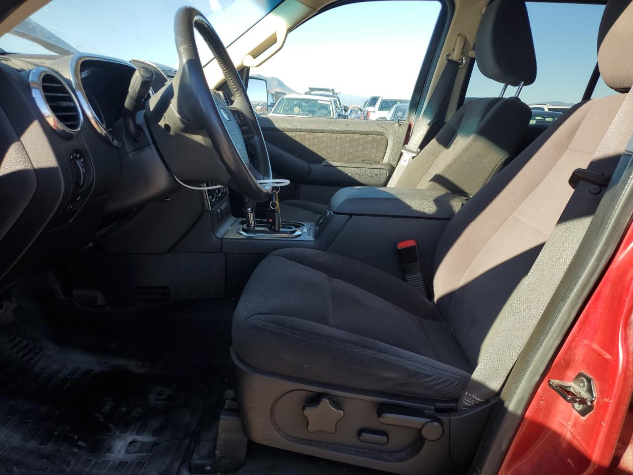 Ford Explorer Xlt Image 10