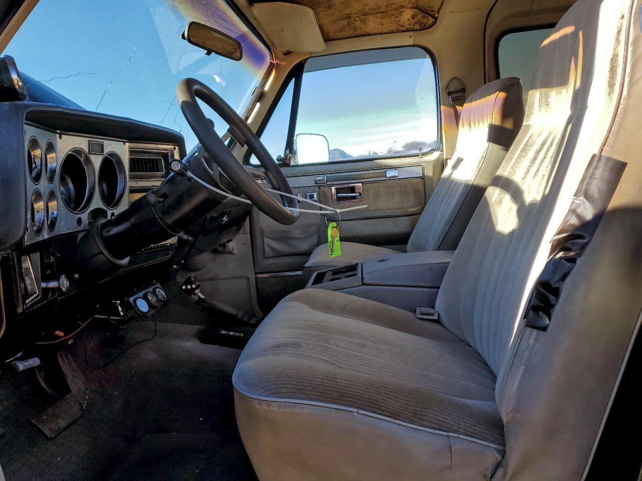 GMC Jimmy K1500 Image 8