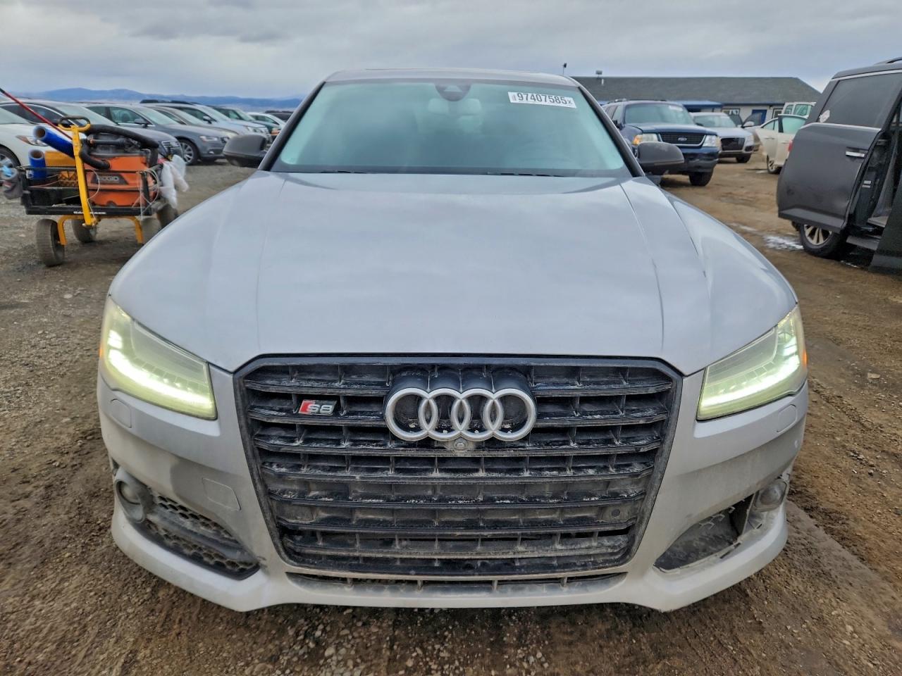 Audi S8 Plus Quattro Image 12
