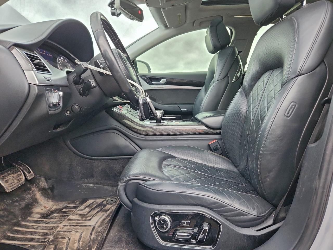 Audi S8 Plus Quattro Image 8