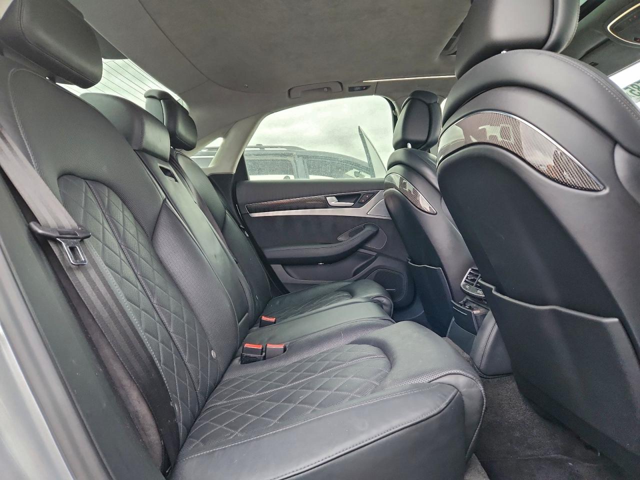 Audi S8 Plus Quattro Image 9