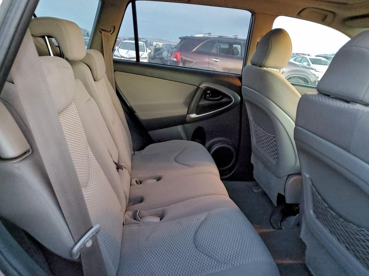 Toyota RAV4 Limited Image 10