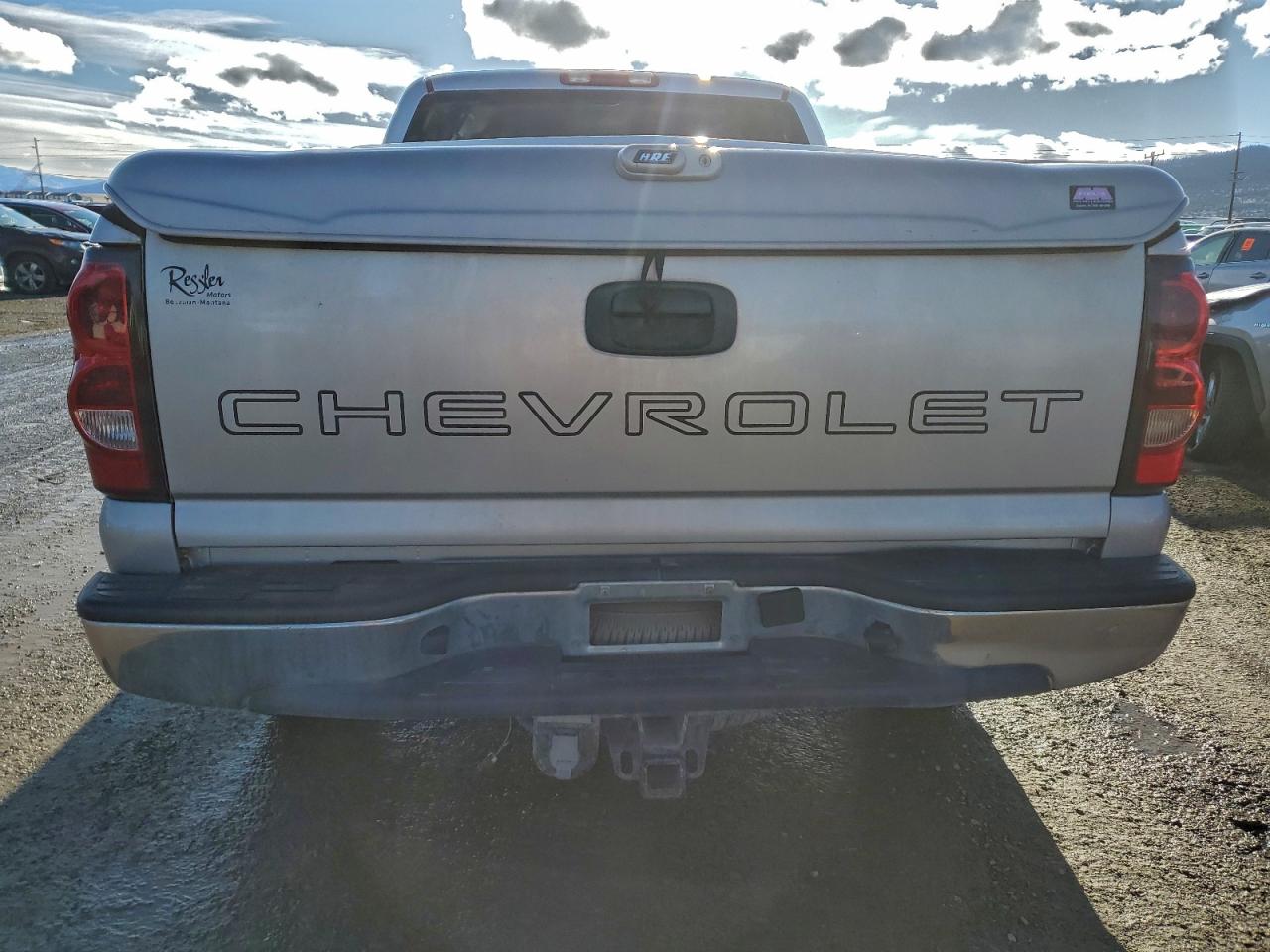 Chevrolet Silverado K1500 Image 3