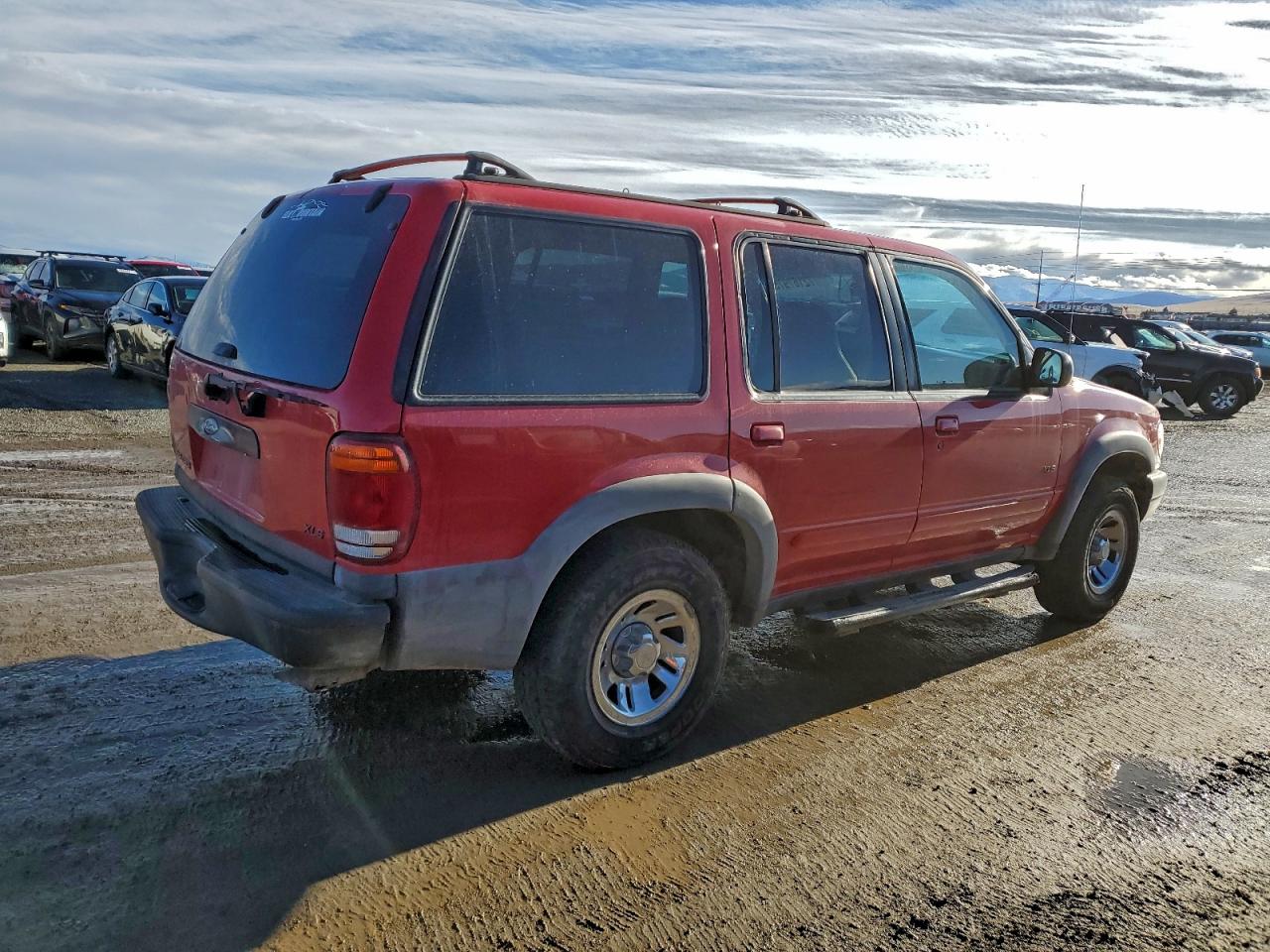 Ford Explorer Image 6