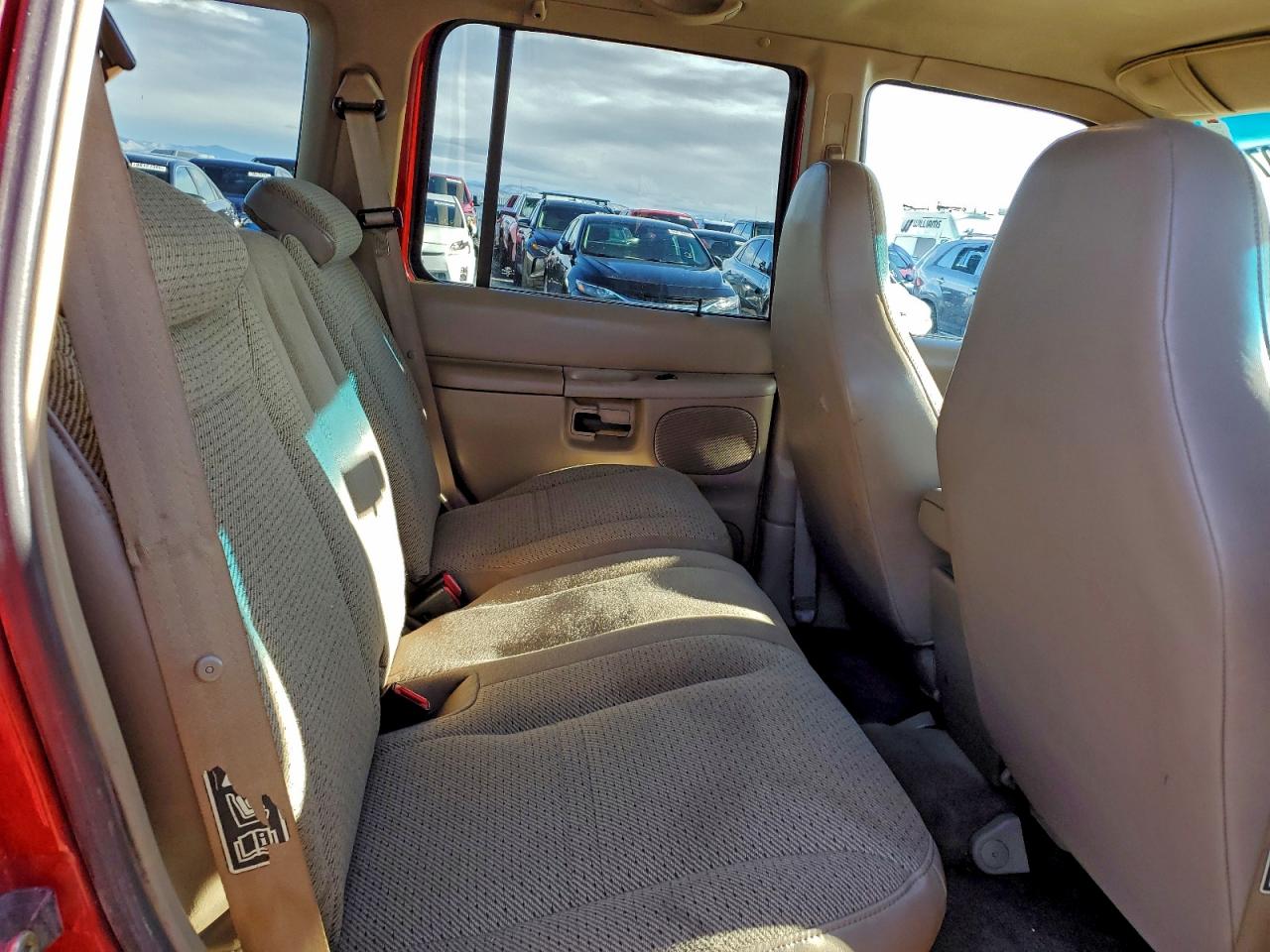 Ford Explorer Image 7