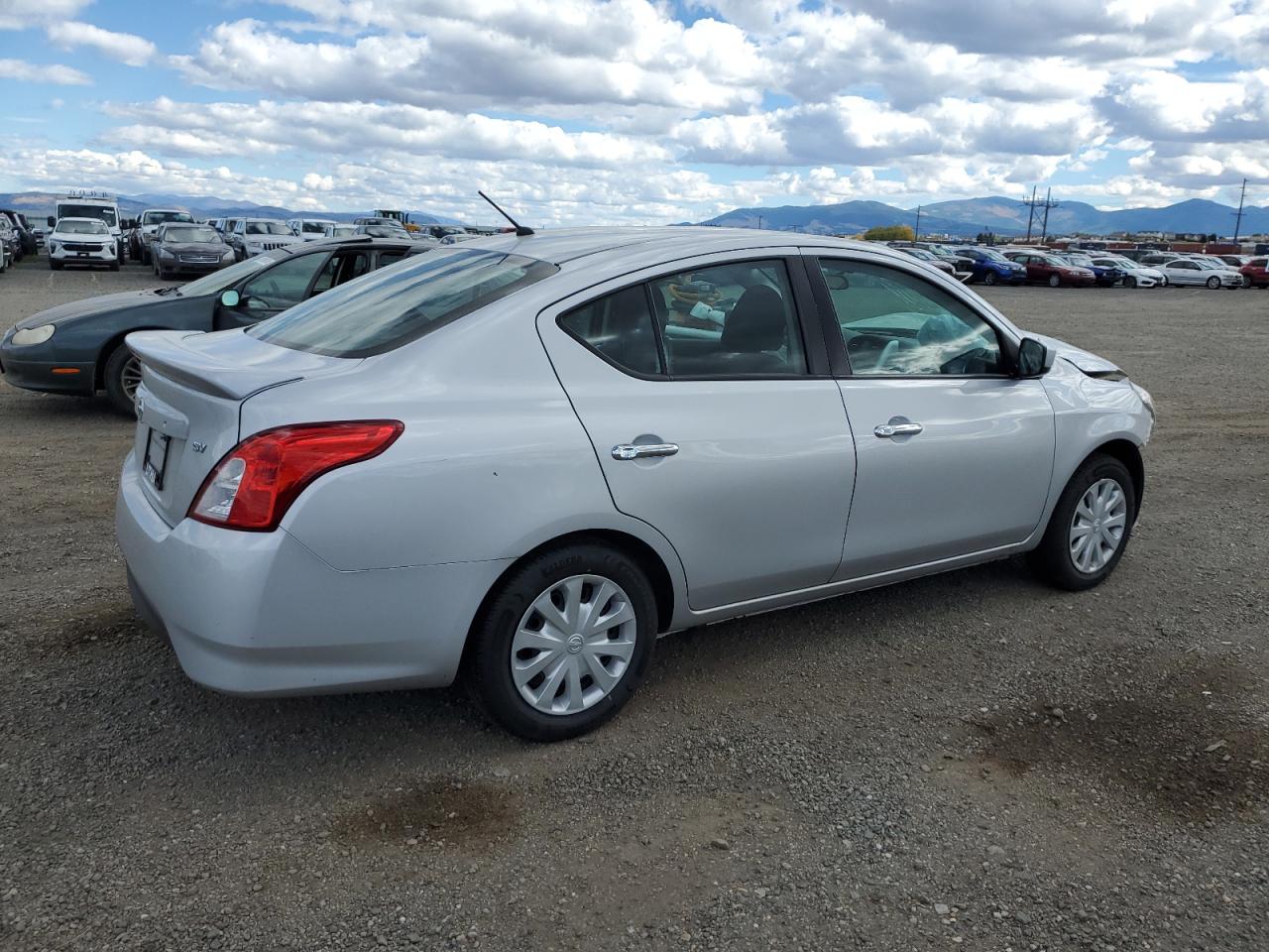 Nissan Versa S Image 4