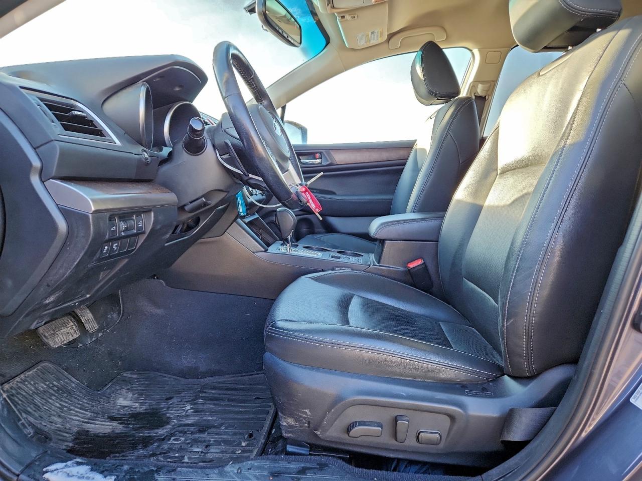 Subaru Outback 2.5i Limited Image 12