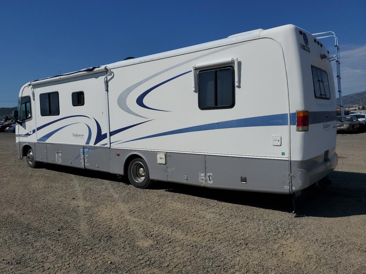 Ford F-550 Super Duty Stripped Chassis Image 2
