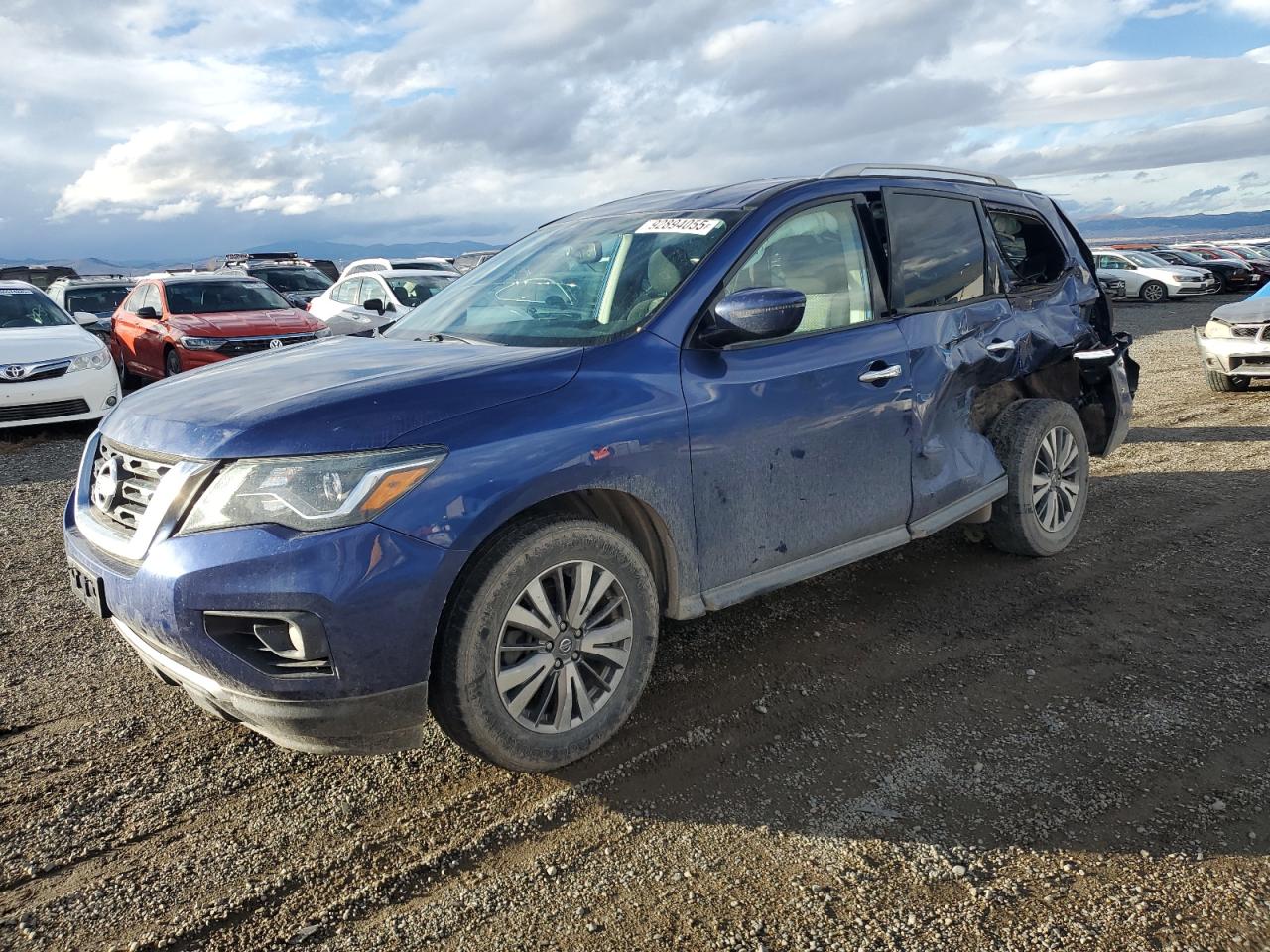 Nissan Pathfinder S Image 1