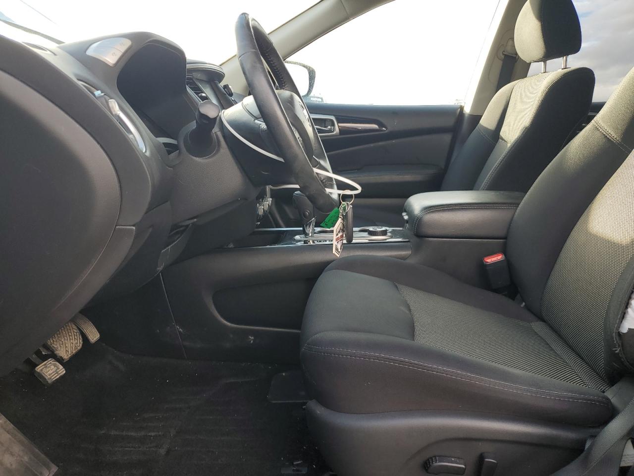 Nissan Pathfinder S Image 6