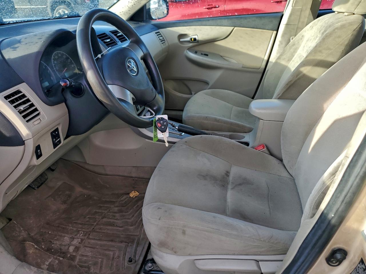 Toyota Corolla Base Image 9