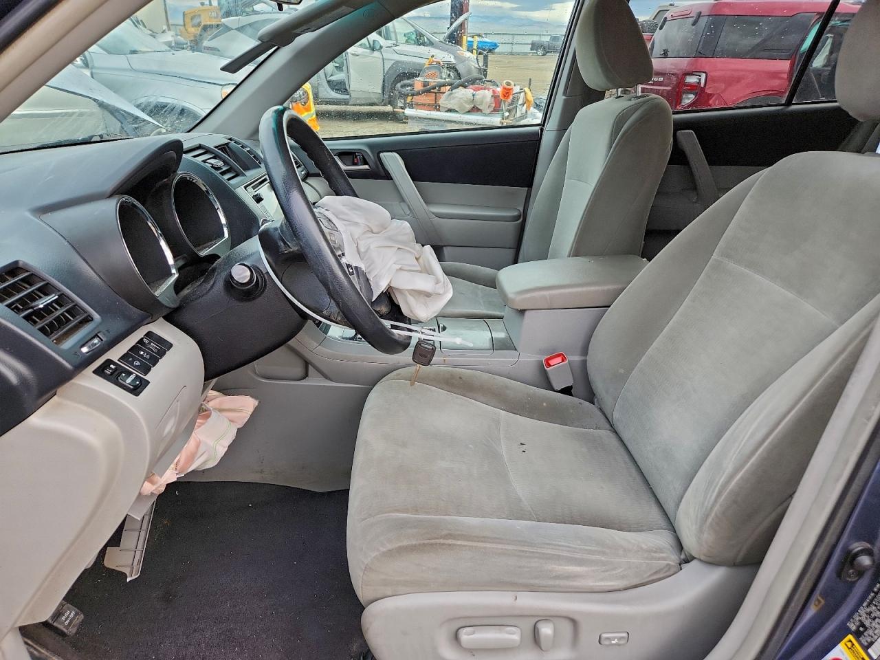Toyota Highlander Base Image 7