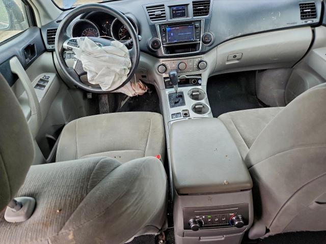 Toyota Highlander Base Image 3
