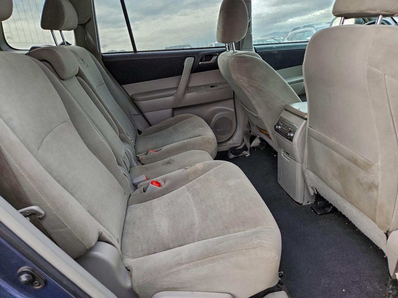 Toyota Highlander Base Image 10