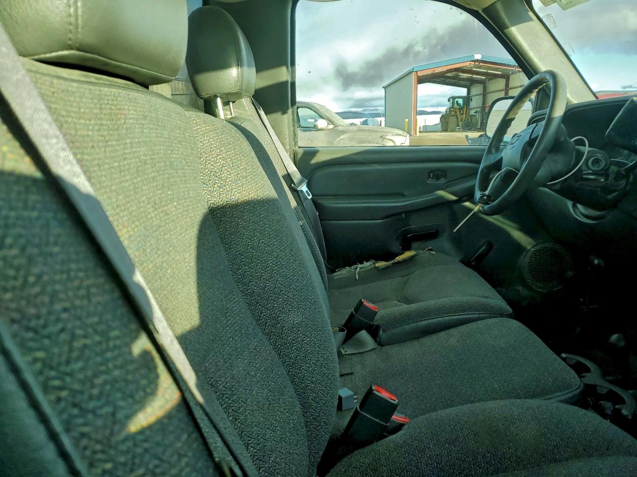 Chevrolet Silverado K1500 Image 3