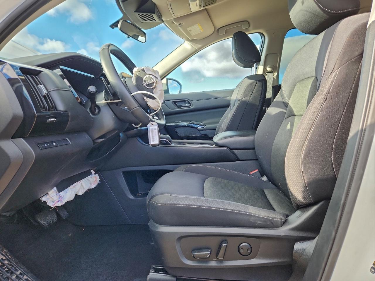 Nissan Pathfinder Sv Image 5