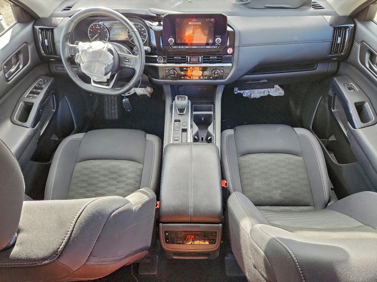 Nissan Pathfinder Sv Image 3