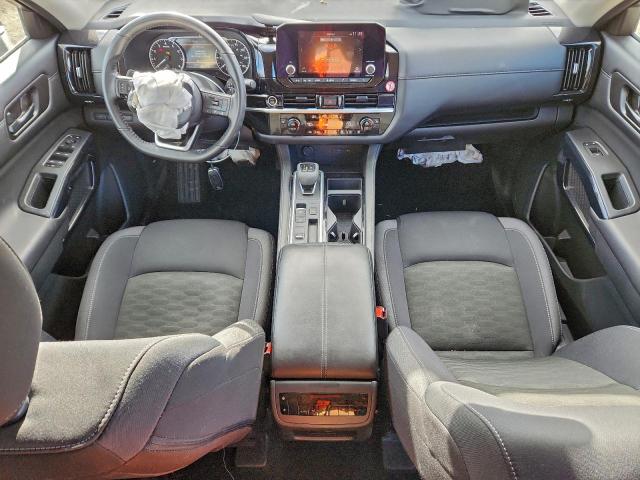 Nissan Pathfinder Sv Image 3