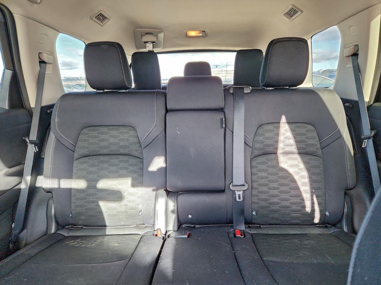 Nissan Pathfinder Sv Image 10