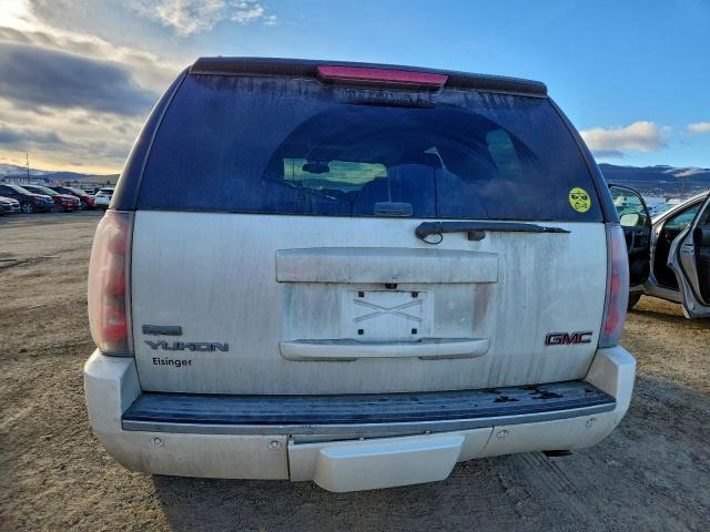 GMC Yukon Denali Image 9