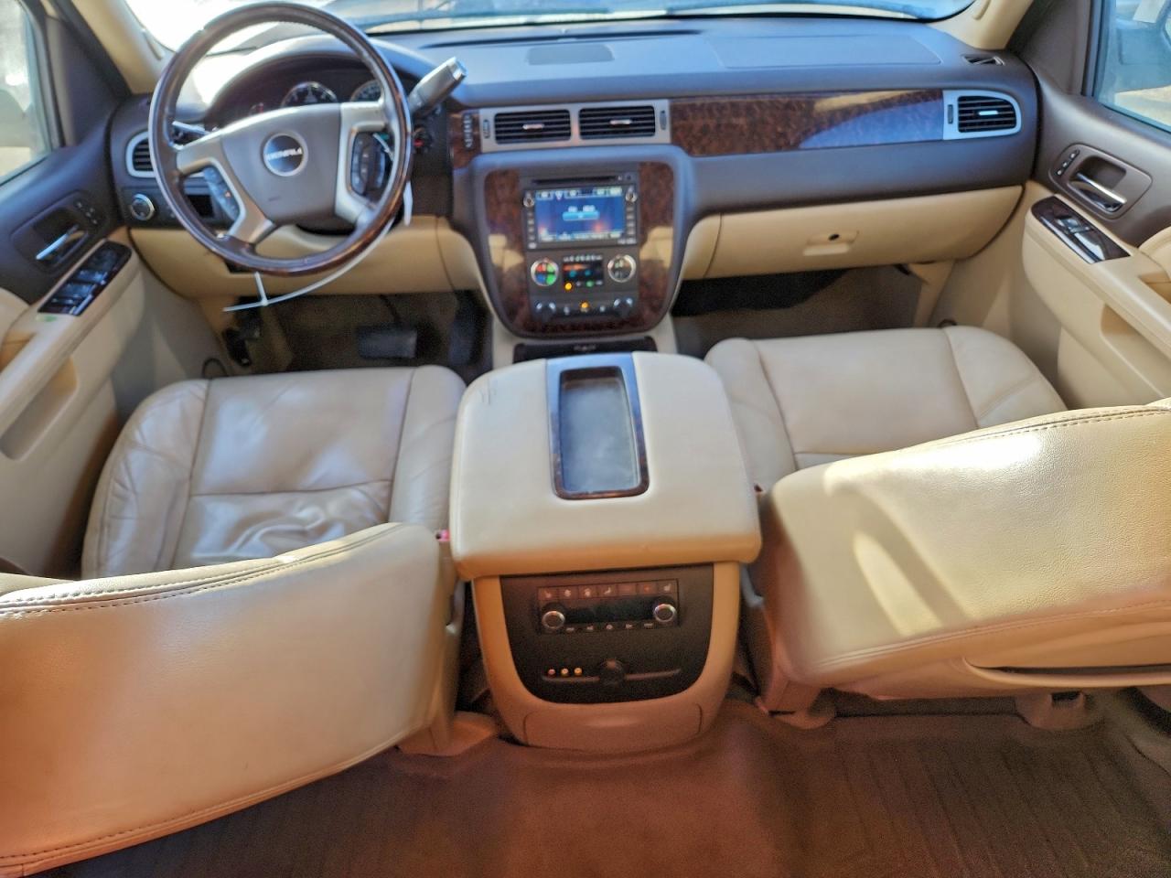 GMC Yukon Denali Image 5