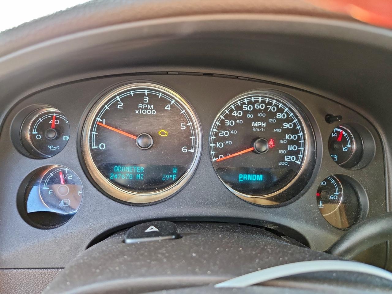 GMC Yukon Denali Image 7