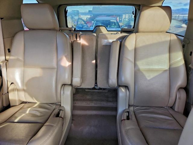 GMC Yukon Denali Image 13