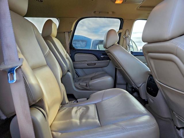 GMC Yukon Denali Image 8