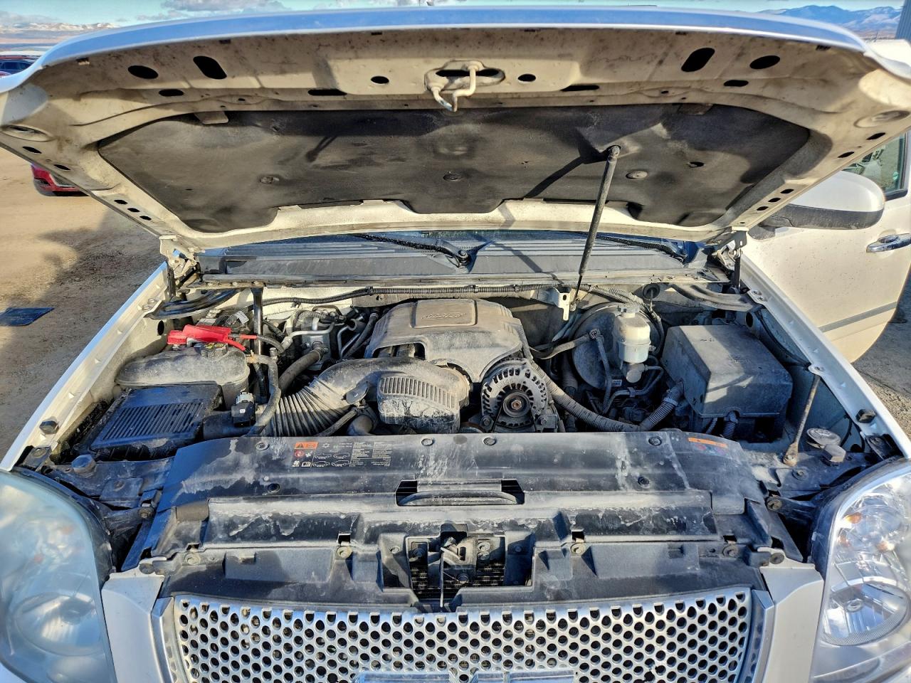 GMC Yukon Denali Image 12