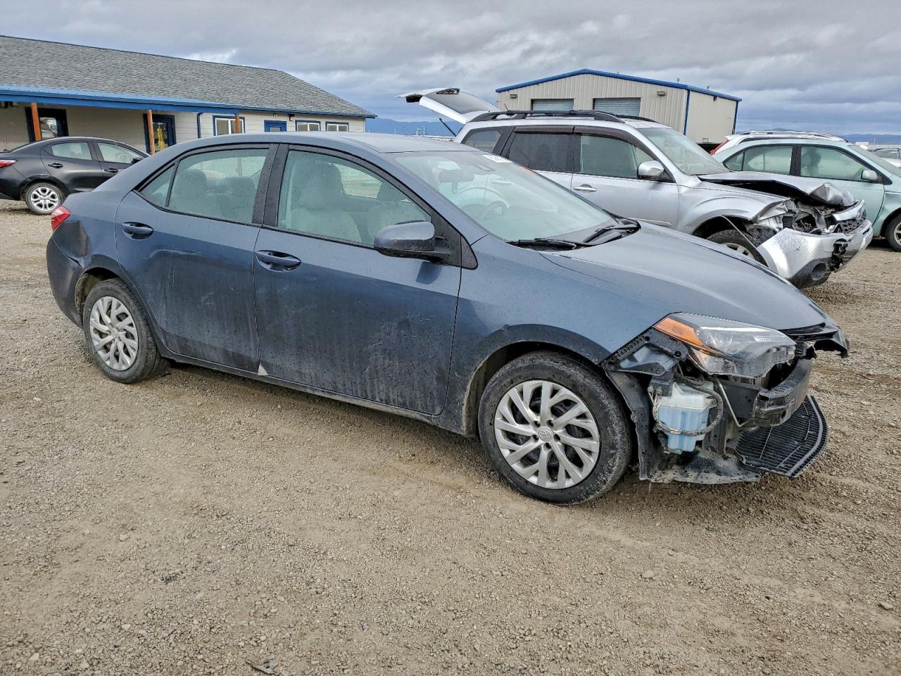 Toyota Corolla L Image 7