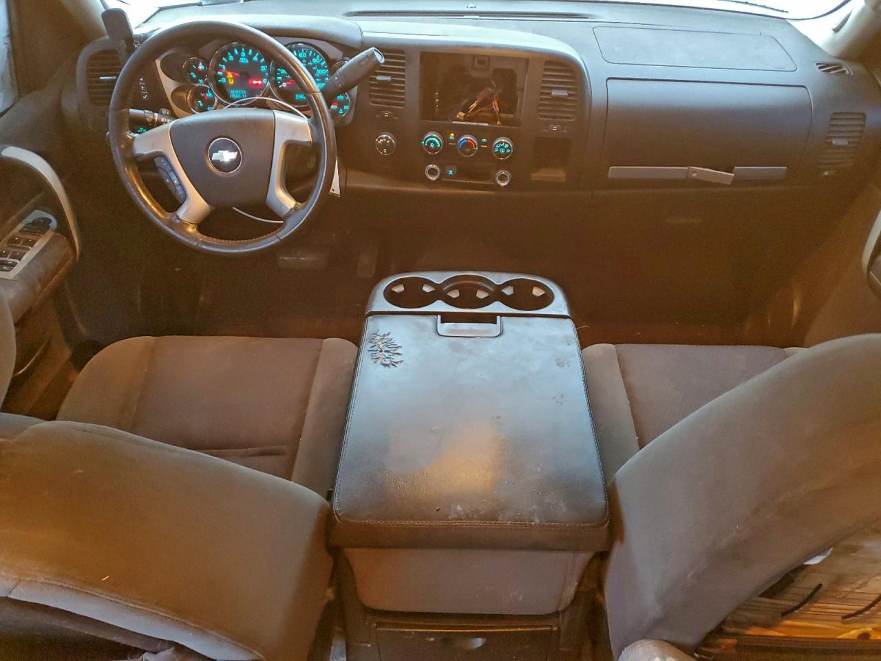 Chevrolet Silverado K1500 Image 2