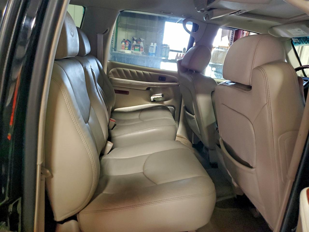 Cadillac Escalade Esv Image 8