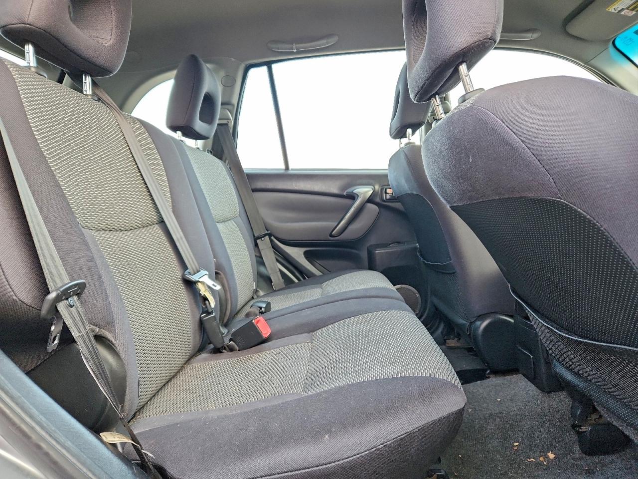 Toyota RAV4 Image 11